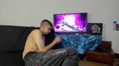 Snapshot of monarquia_ chatting on 12-27-24, 03:09 nicolas online show from 12-27-24, 03:09