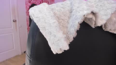 Monica online show from 09-21-25, 05:20