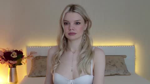 Monaxxx  online show from 12-18-24, 01:23