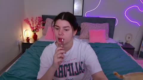 Snapshot of moneyforpeaches chatting on 06-02-26, 03:03 moneyforpeaches online show from 06-02-26, 03:03