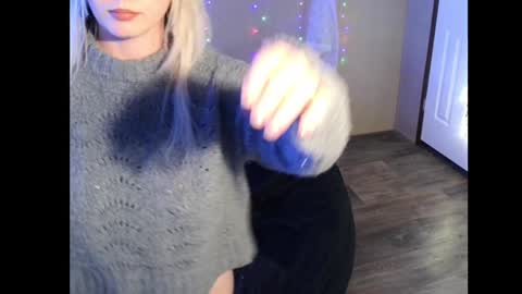 Snapshot of monica_lily chatting on 02-05-25, 02:59 Monica online show from 02-05-25, 02:59