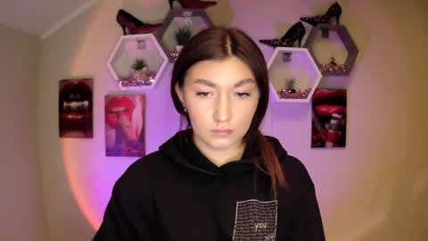 Snapshot of monica_sweets chatting on 09-26-25, 10:08 sweet girl and shine body online show from 09-26-25, 10:08