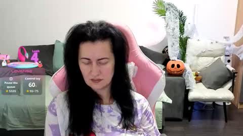 Snapshot of monica_vibe chatting on 10-21-25, 09:43 Monica online show from 10-21-25, 09:43