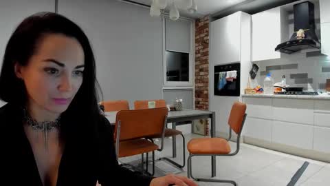 monica_weisss online show from 10-18-25, 03:24