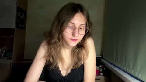 Snapshot of monikakotts chatting on 06-25-26, 05:50 Mia online show from 06-25-26, 05:50