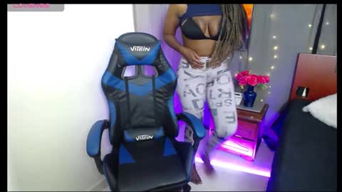 Snapshot of monique78854192 chatting on 03-10-26, 01:05 monique78854192 online show from 03-10-26, 01:05