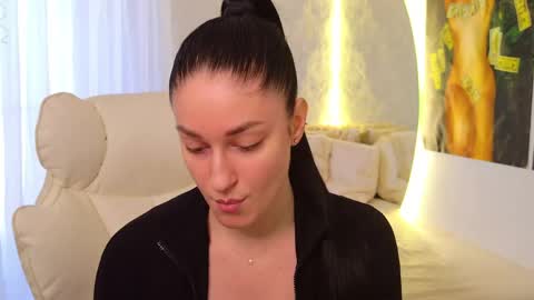Snapshot of monique_a chatting on 05-03-26, 10:10 Ask me online show from 05-03-26, 10:10
