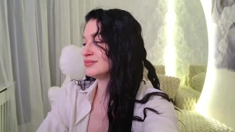 Snapshot of monique_a chatting on 05-08-26, 04:40 Ask me online show from 05-08-26, 04:40