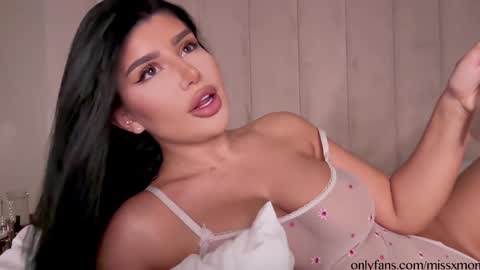 Snapshot of moniqueeass chatting on 11-02-25, 11:18 Alessia online show from 11-02-25, 11:18