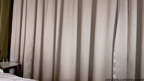 Snapshot of moniqueeass chatting on 11-18-25, 08:24 Alessia online show from 11-18-25, 08:24