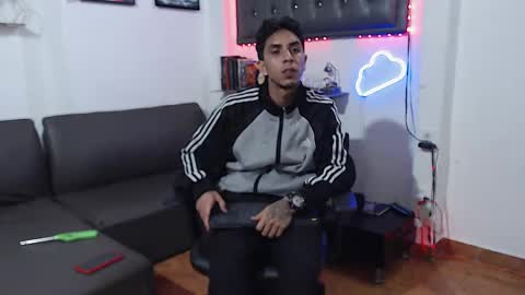 Snapshot of monkey_uchiha77 chatting on 02-13-25, 12:43 simon dice online show from 02-13-25, 12:43