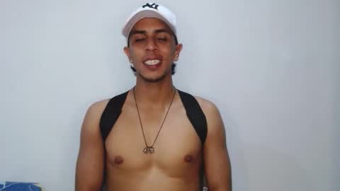 Snapshot of monkey_uchiha77 chatting on 11-11-25, 01:49 simon dice online show from 11-11-25, 01:49