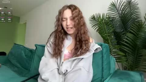 Snapshot of monnymoonn chatting on 05-17-26, 09:17 Mary online show from 05-17-26, 09:17