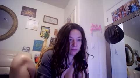 Snapshot of monroelovesyou chatting on 11-11-25, 03:34 Monroe online show from 11-11-25, 03:34