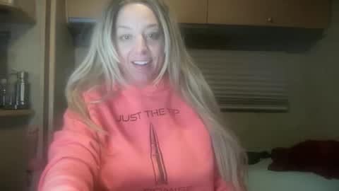 Snapshot of monroelovesyou chatting on 12-17-25, 02:39 Monroe online show from 12-17-25, 02:39