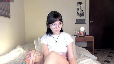 Snapshot of monserrat_gil chatting on 05-16-26, 04:20 Monserrat Gil onlyfans online show from 05-16-26, 04:20