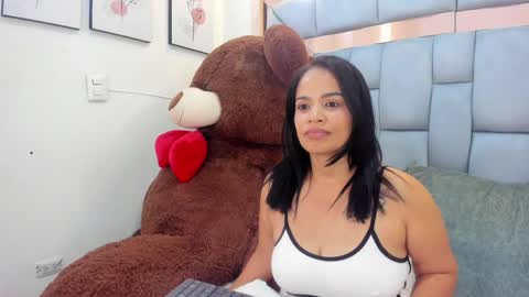 Snapshot of monserratvega chatting on 05-22-26, 06:46 Monserrat online show from 05-22-26, 06:46