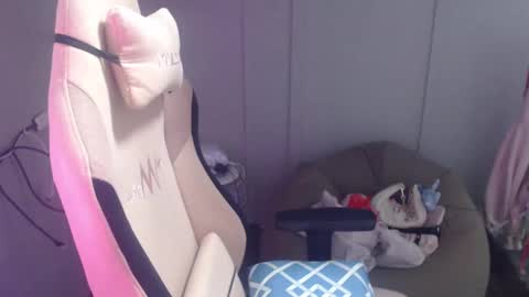 Snapshot of monstercockselfsuck chatting on 01-12-25, 04:08 ELYSE A SIMPLE GIRL online show from 01-12-25, 04:08