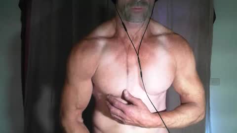 Snapshot of monsterdildos chatting on 11-22-25, 08:35 monsterdildos online show from 11-22-25, 08:35