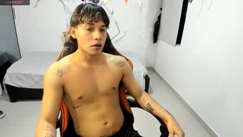 Snapshot of montes_juan chatting on 10-18-25, 03:31 montes_juan online show from 10-18-25, 03:31