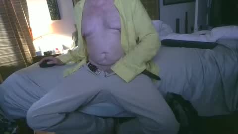 Snapshot of montrealpig chatting on 06-02-26, 01:35 pervy guy online show from 06-02-26, 01:35