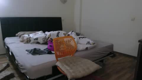 Snapshot of montserrat123 chatting on 10-01-25, 06:36 Monse online show from 10-01-25, 06:36