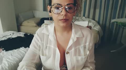 Monse online show from 04-15-26, 07:58