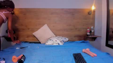 Snapshot of monwuw chatting on 05-15-26, 10:50 monwuw online show from 05-15-26, 10:50