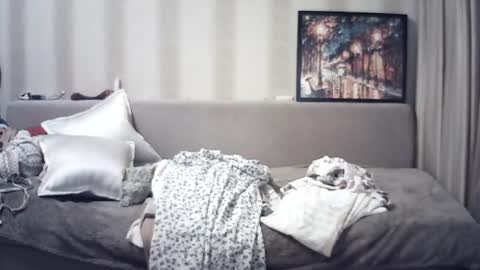 Snapshot of moodiemira chatting on 06-12-26, 06:07 moodiemira online show from 06-12-26, 06:07