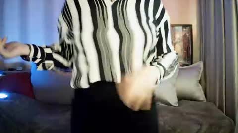 Snapshot of moodiemira chatting on 06-17-26, 05:47 moodiemira online show from 06-17-26, 05:47
