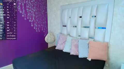 Snapshot of moom_ivy_ chatting on 07-04-26, 12:11 online show from 07-04-26, 12:11