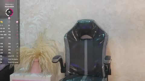 Snapshot of moom_ivy_ chatting on 07-13-26, 12:30 online show from 07-13-26, 12:30
