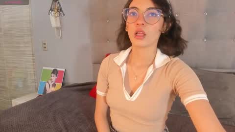 Snapshot of moon__april chatting on 09-24-25, 05:16 Elizabeth  online show from 09-24-25, 05:16