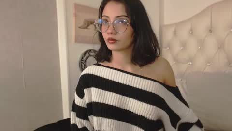 Snapshot of moon__april chatting on 10-15-25, 06:08 Elizabeth  online show from 10-15-25, 06:08