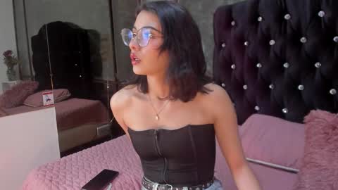 Snapshot of moon__april chatting on 10-28-25, 07:38 Elizabeth  online show from 10-28-25, 07:38