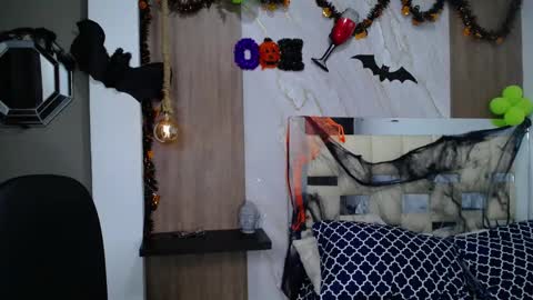 moon_and_fire_ online show from 10-27-25, 05:55