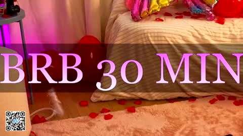 Snapshot of moon_avengers chatting on 02-14-25, 10:28 Lola online show from 02-14-25, 10:28