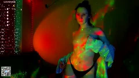 Snapshot of moon_avengers chatting on 03-05-25, 05:50 Lola online show from 03-05-25, 05:50