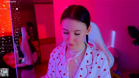 Snapshot of moon_avengers chatting on 03-10-25, 06:16 Lola online show from 03-10-25, 06:16