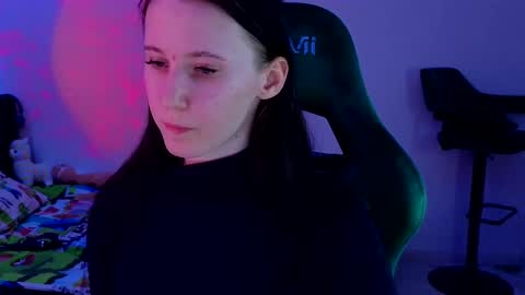 Snapshot of moon_avengers chatting on 03-12-25, 06:00 Lola online show from 03-12-25, 06:00