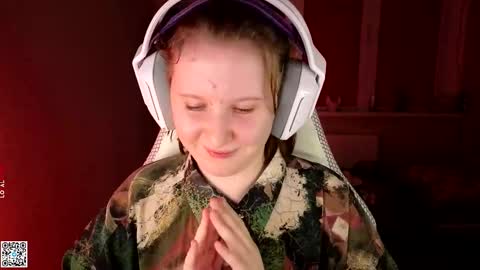 Snapshot of moon_avengers chatting on 09-12-25, 05:46 Lola online show from 09-12-25, 05:46