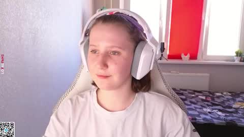 Snapshot of moon_avengers chatting on 09-24-25, 01:36 Lola online show from 09-24-25, 01:36