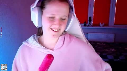 Snapshot of moon_avengers chatting on 09-28-25, 02:55 Lola online show from 09-28-25, 02:55