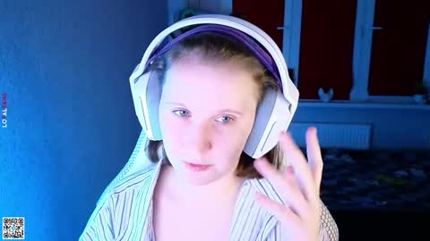 Snapshot of moon_avengers chatting on 10-03-25, 04:26 Lola online show from 10-03-25, 04:26