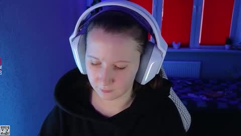 Snapshot of moon_avengers chatting on 10-09-25, 01:20 Lola online show from 10-09-25, 01:20