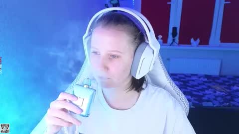 Snapshot of moon_avengers chatting on 10-10-25, 04:39 Lola online show from 10-10-25, 04:39