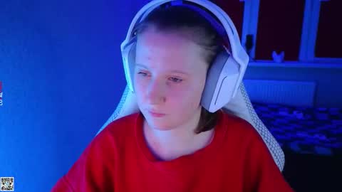 Snapshot of moon_avengers chatting on 10-14-25, 03:35 Lola online show from 10-14-25, 03:35