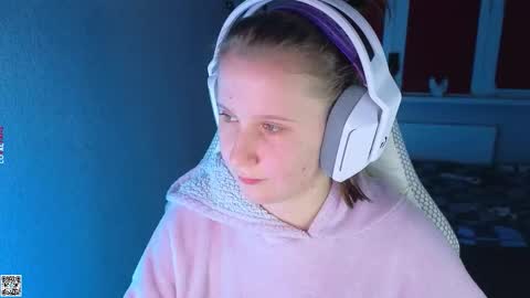 Snapshot of moon_avengers chatting on 10-16-25, 03:24 Lola online show from 10-16-25, 03:24