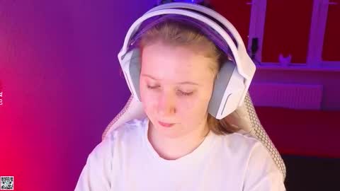 Snapshot of moon_avengers chatting on 10-22-25, 05:24 Lola online show from 10-22-25, 05:24