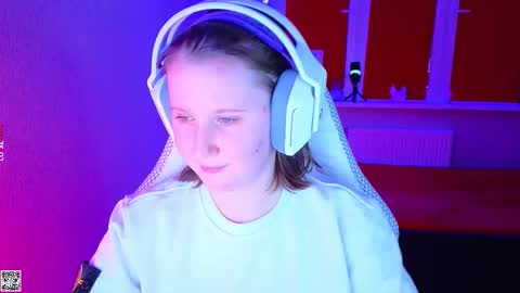 Snapshot of moon_avengers chatting on 11-06-25, 04:52 Lola online show from 11-06-25, 04:52